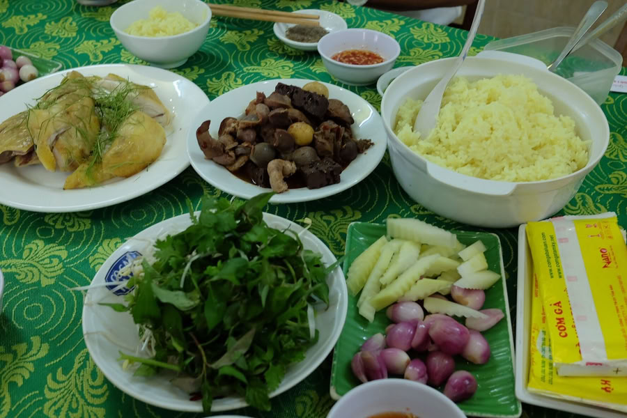 Cơm gà Bà Luận