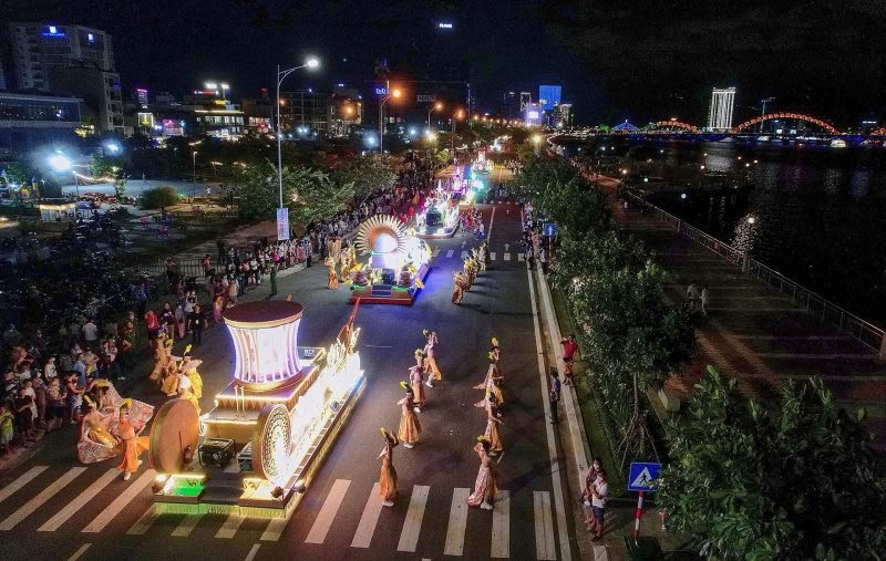 Đường đi bộ ven sông Hàn 2