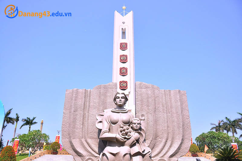 Tượng đài 2/9 1