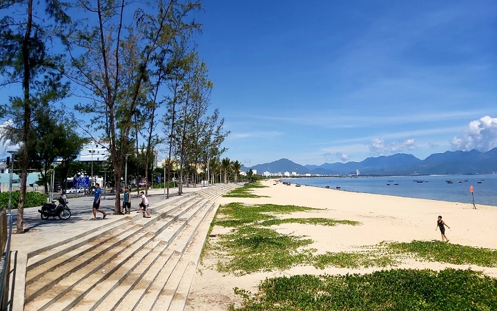 Beach biển Nguyễn Tất Thành  1