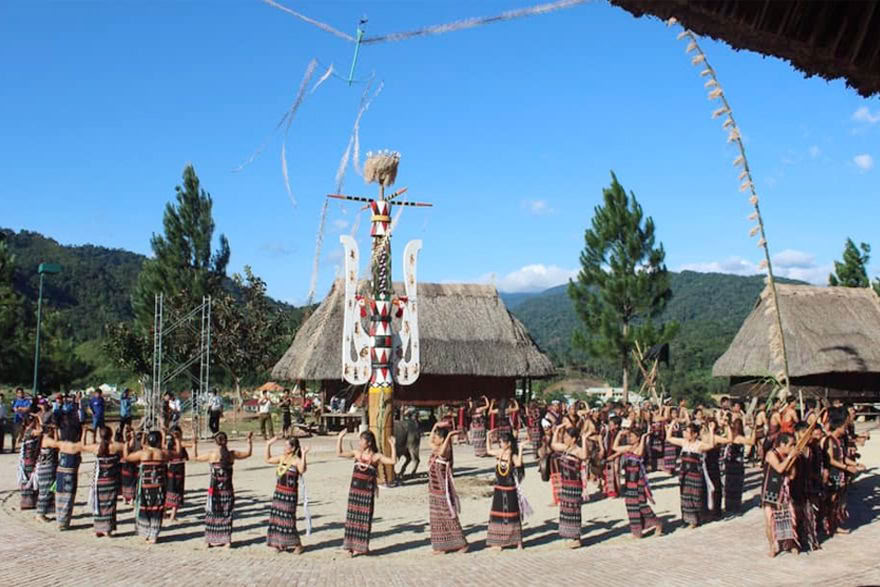 Làng truyền thống Cơ Tu 1